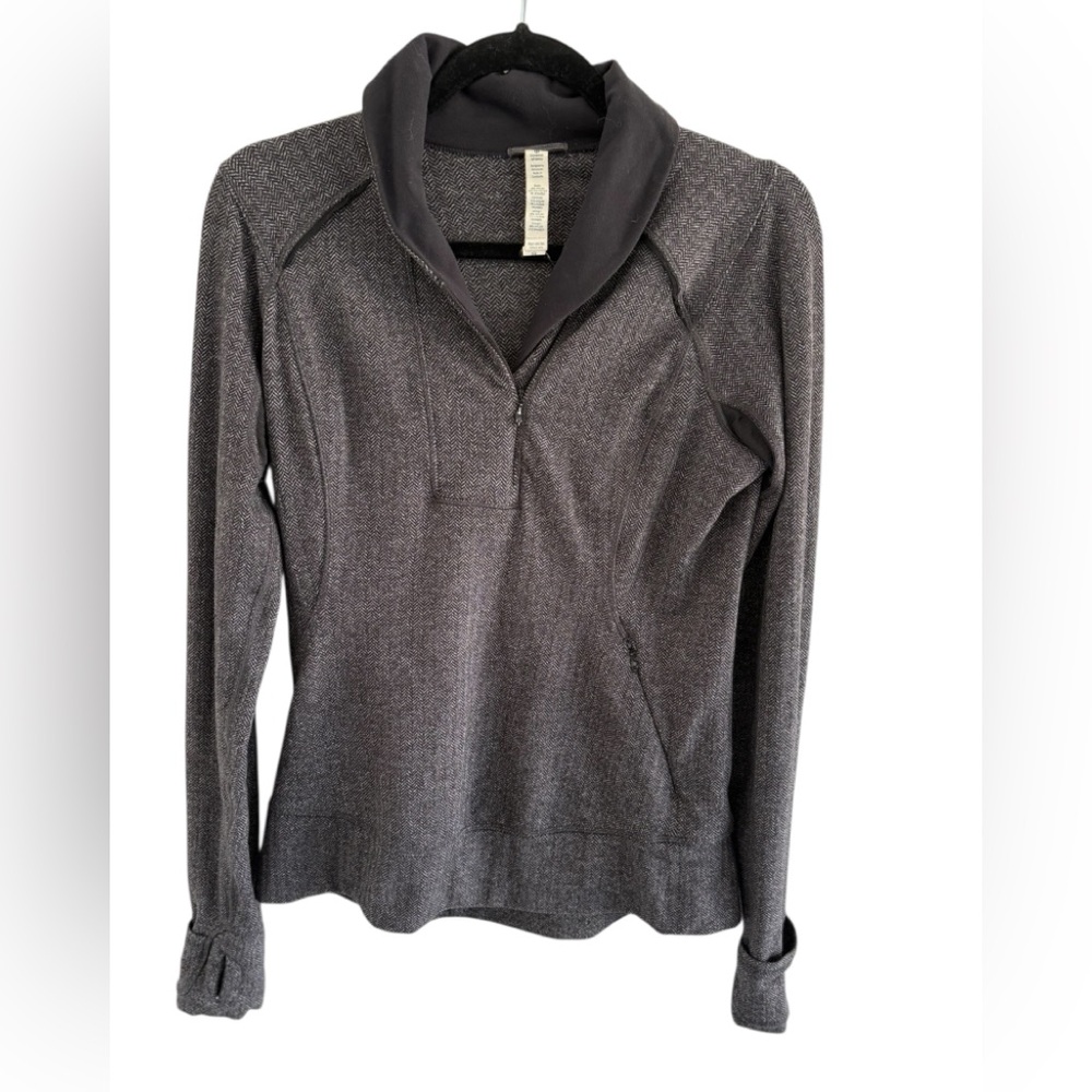 Lululemon black/ charcoal herringbone pullover.
